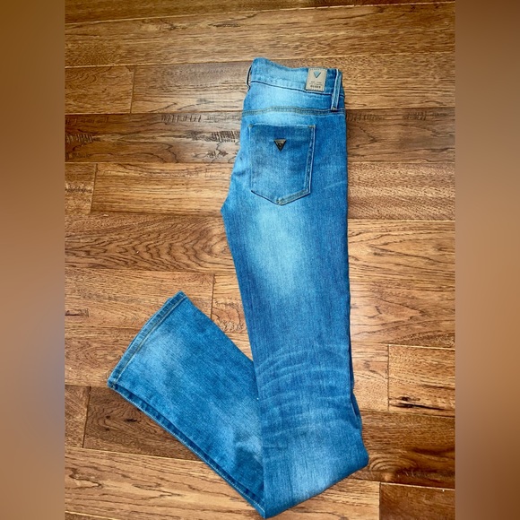 NWOT GUESS light washed knee distressed mid boot cut jeans sz 25 brand new cond - Picture 6 of 11